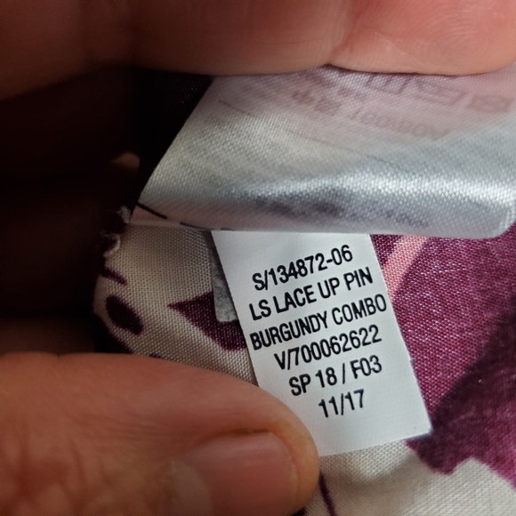 Old Navy Woman's Burgundy Floral Dress 3/4 Sleeve Size XS.Pit to pit approx: 1 - Picture 7 of 9